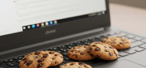 Des « cookies » sur un clavier de PC portable (Crédit : Alex.I)